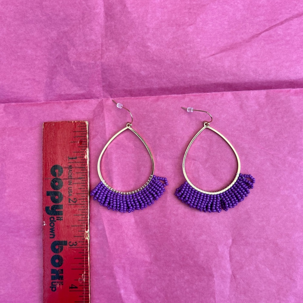Goldtone drop earrings with purple beads - Picture 2 of 3
